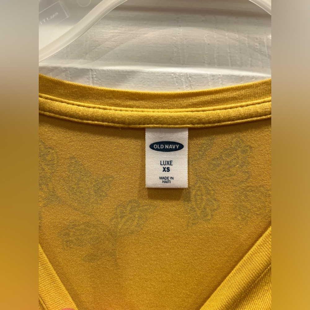 Old Navy size extra small floral T-shirt - Picture 3 of 3